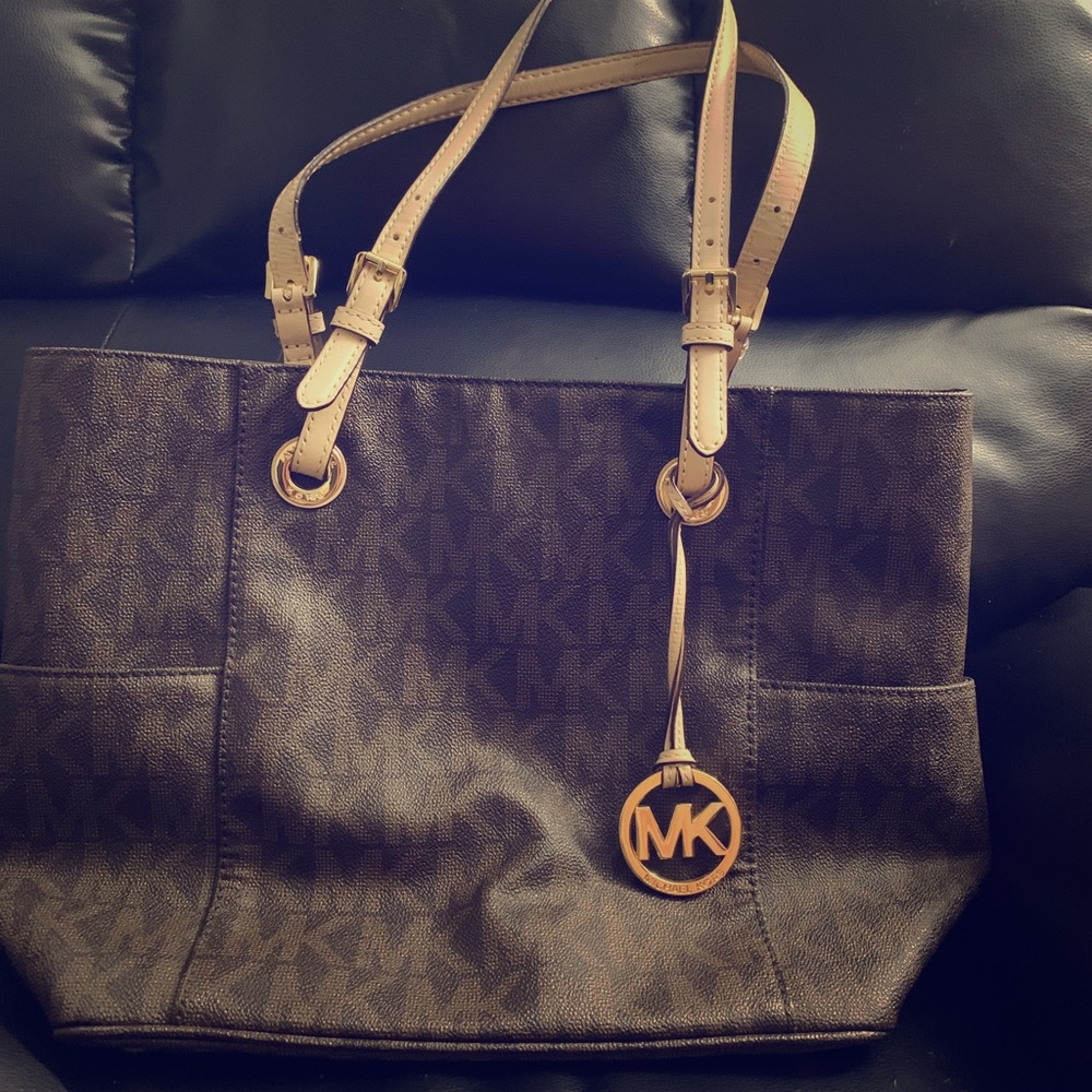 Everyday Large Michael Kors bag.